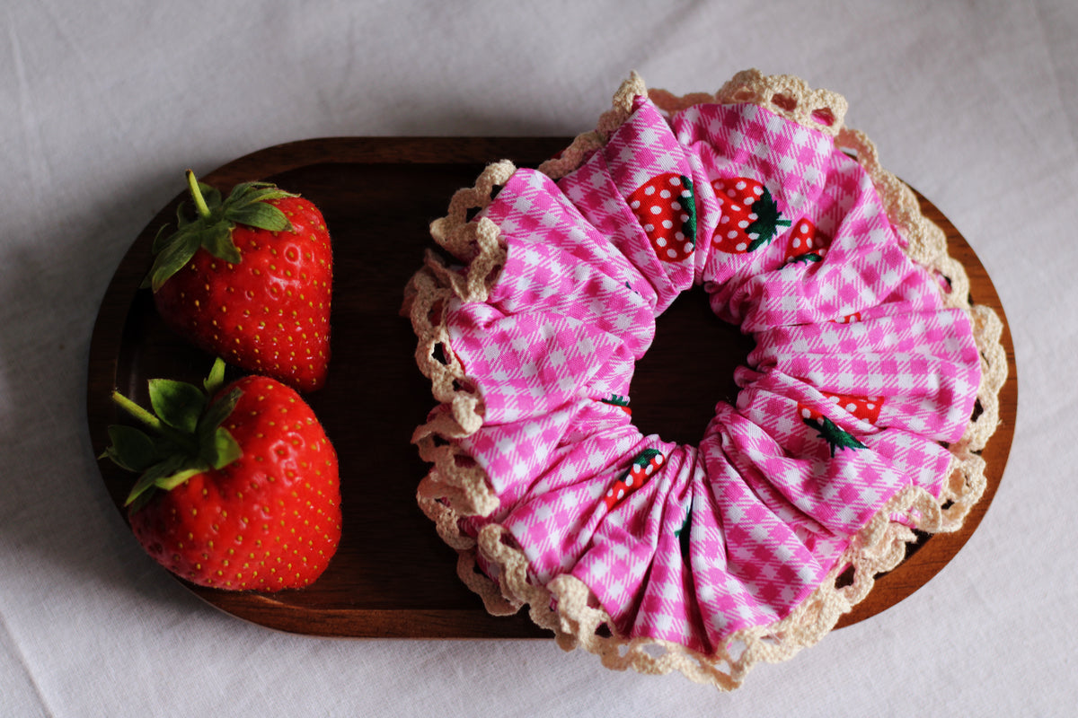 Cotton Strawberries printed scrunchies