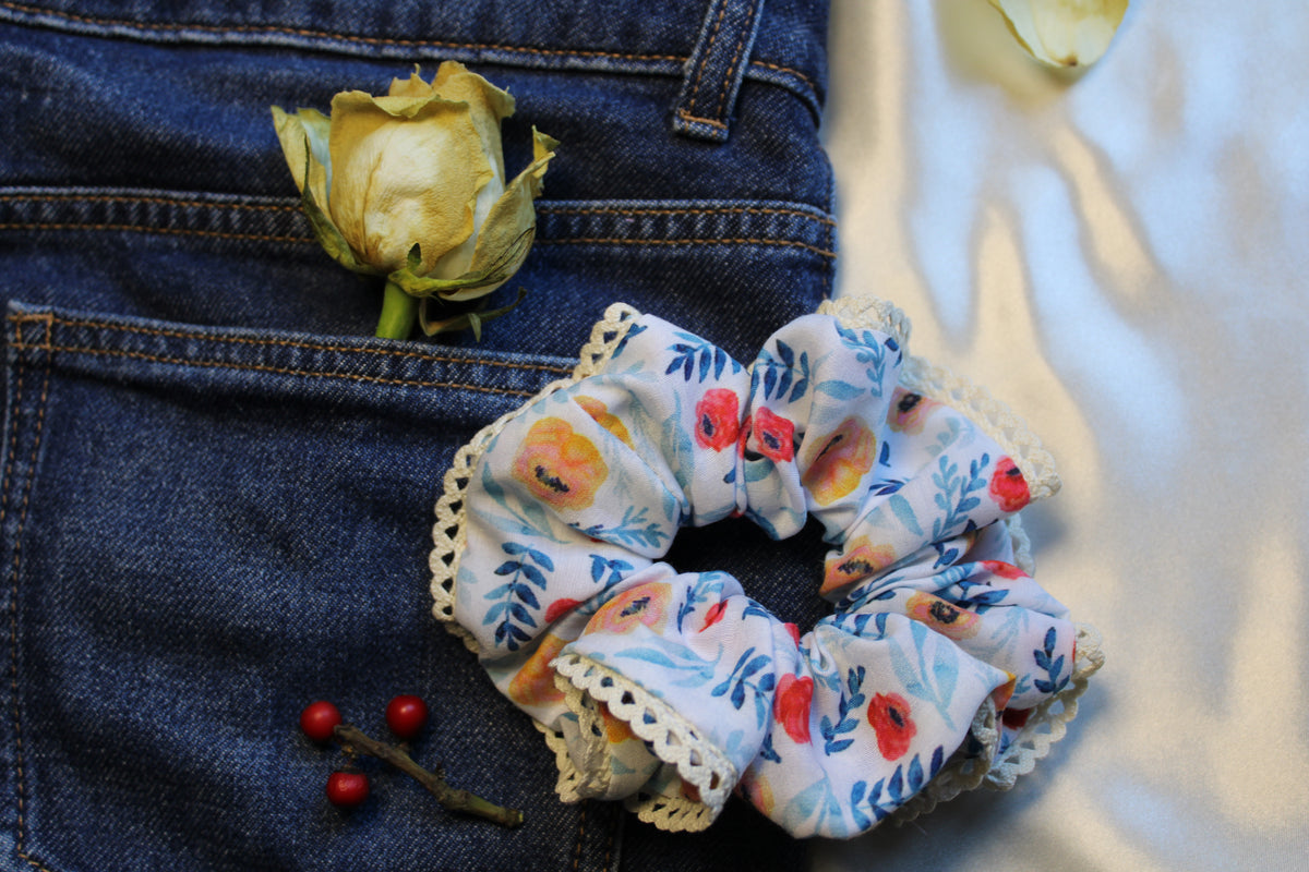 Lace enhanced floral scrunchie Size Medium