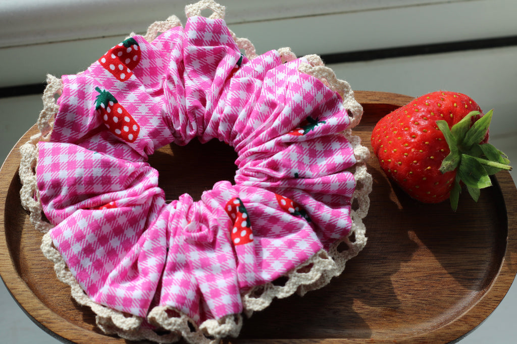 Cotton Strawberries printed scrunchies