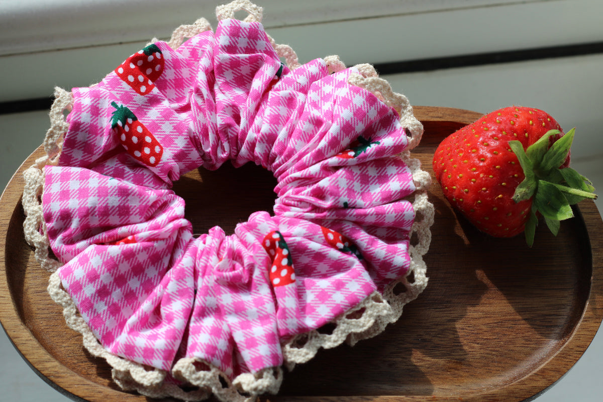 Cotton Strawberries printed scrunchies