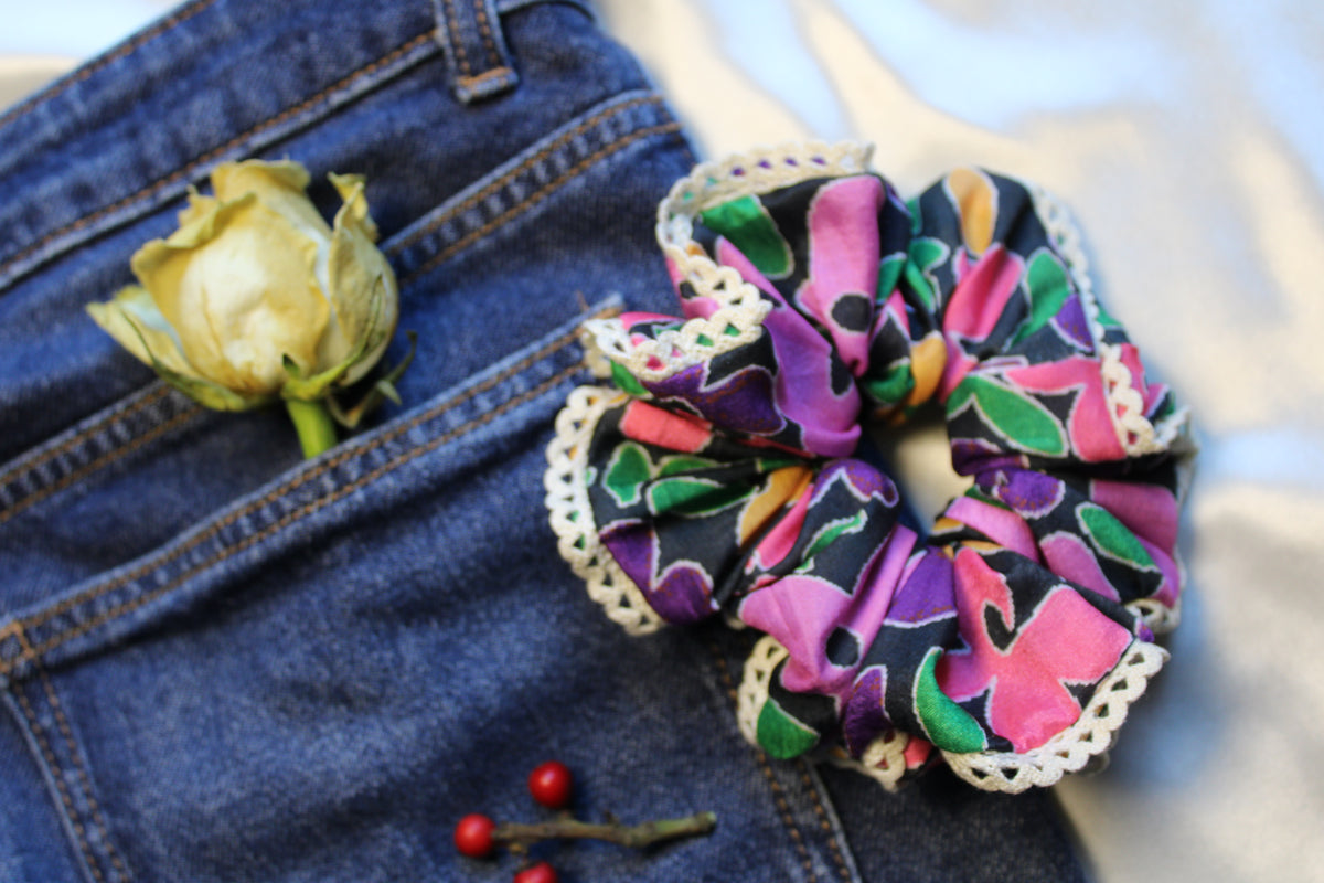 Lace enhanced multicoloured scrunchie Size Medium