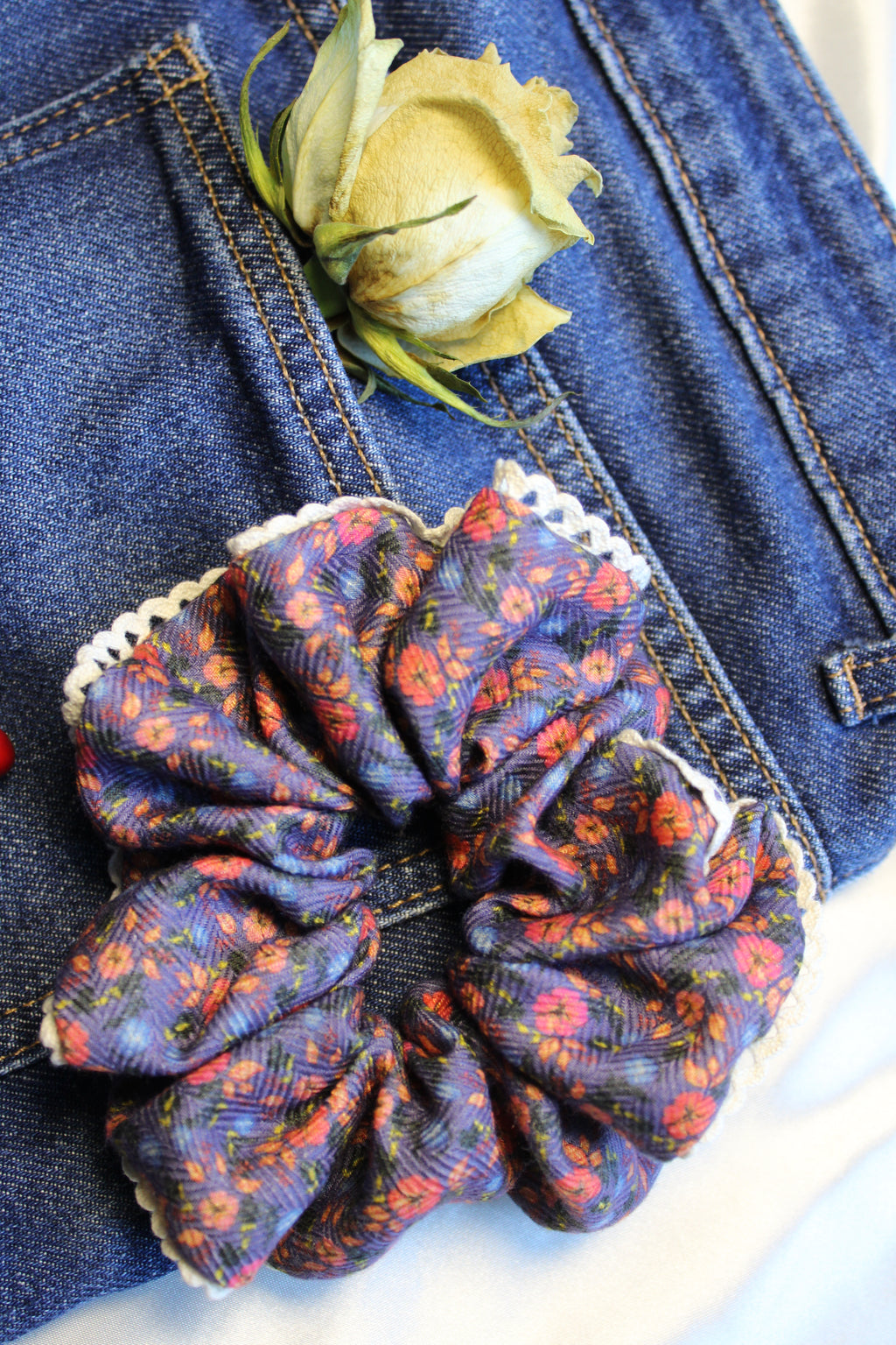 Lace enhanced vibrant -floral scrunchie Size Medium