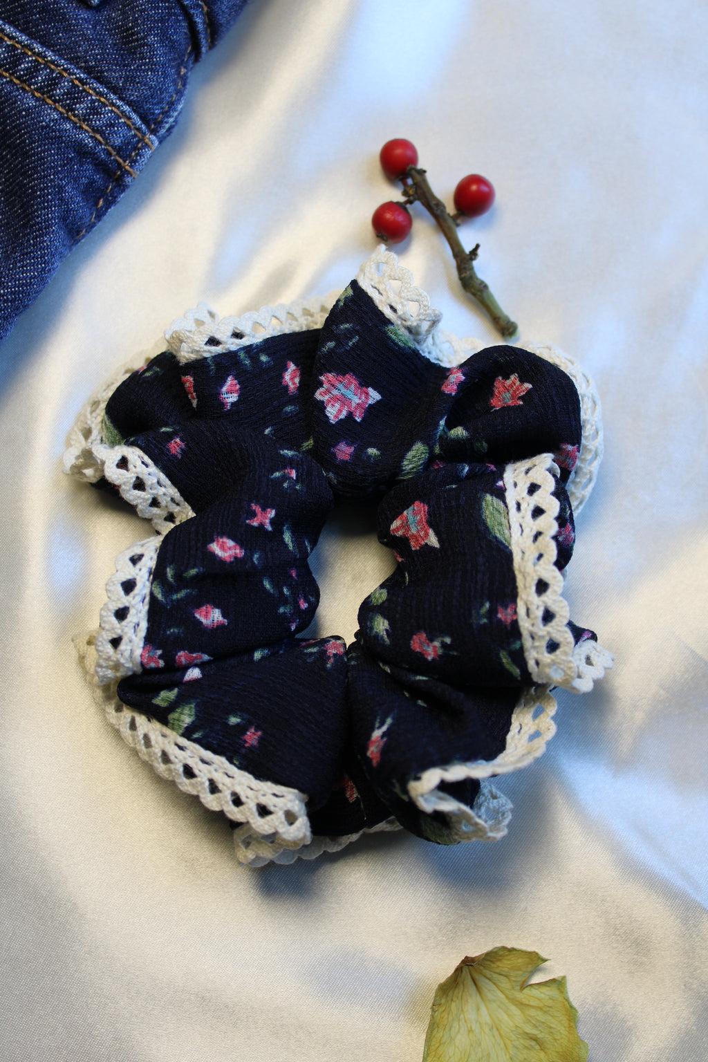 Lace enhanced Scrunchie - Black Size Medium