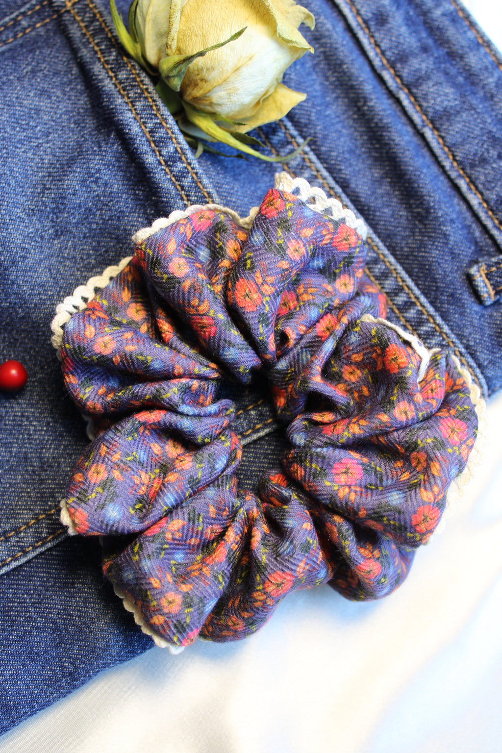 Lace enhanced vibrant -floral scrunchie Size Medium