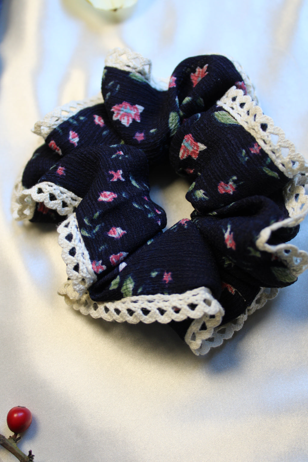 Lace enhanced Scrunchie - Black Size Medium